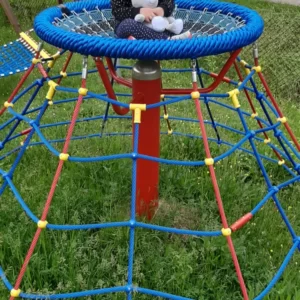 Bocianie gniazdo z piramidą